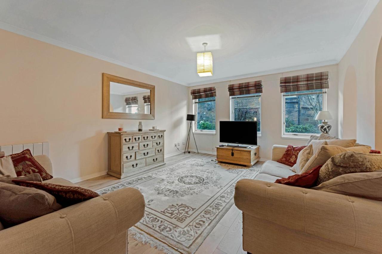 Elegant & Unique Getaway - Spacious 3 Bedroom, 2 Bathroom City Centre Apartment - Free Allocated Parking. Edinburgh Exterior foto