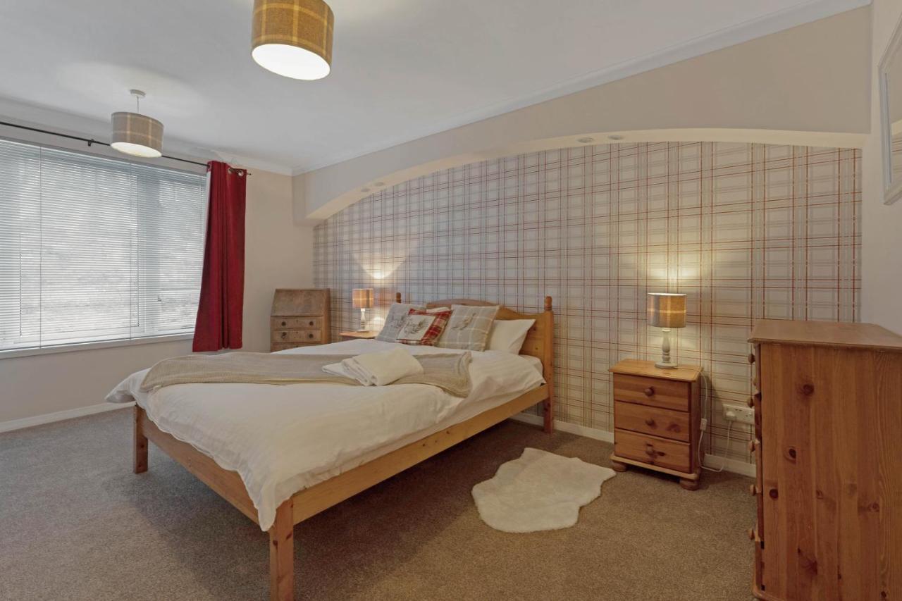 Elegant & Unique Getaway - Spacious 3 Bedroom, 2 Bathroom City Centre Apartment - Free Allocated Parking. Edinburgh Exterior foto