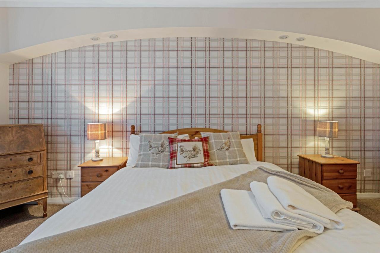 Elegant & Unique Getaway - Spacious 3 Bedroom, 2 Bathroom City Centre Apartment - Free Allocated Parking. Edinburgh Exterior foto