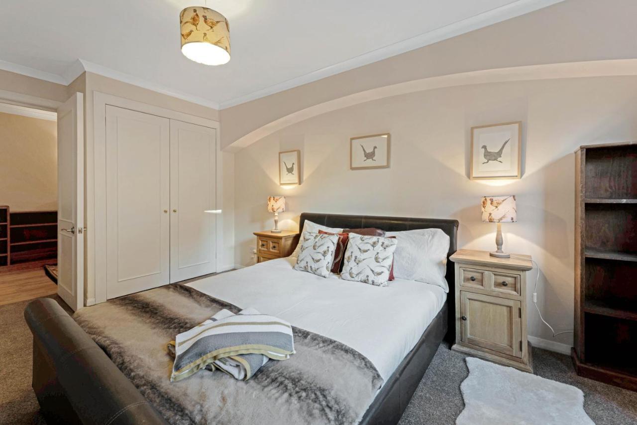 Elegant & Unique Getaway - Spacious 3 Bedroom, 2 Bathroom City Centre Apartment - Free Allocated Parking. Edinburgh Exterior foto