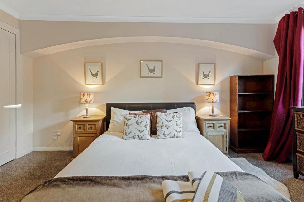 Elegant & Unique Getaway - Spacious 3 Bedroom, 2 Bathroom City Centre Apartment - Free Allocated Parking. Edinburgh Exterior foto
